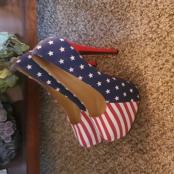 bobo Shoes - American flag heels size 6